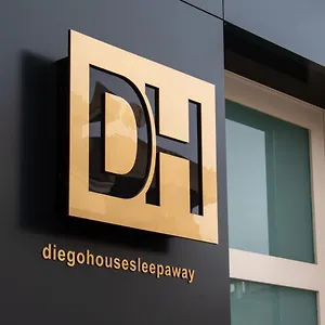 Diegohousesleepaway , Vittoria Italia